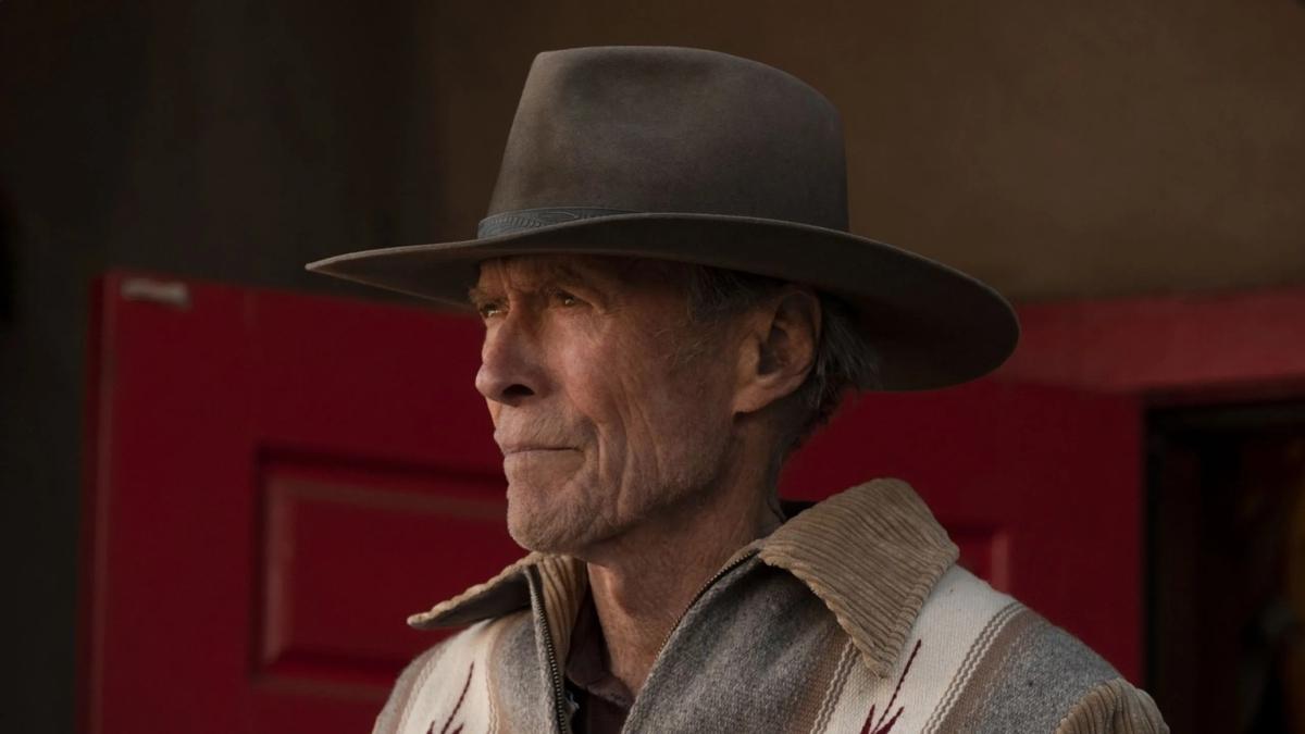 92 yandaki Clint Eastwood, kariyerinin son filmi iin kollar svad