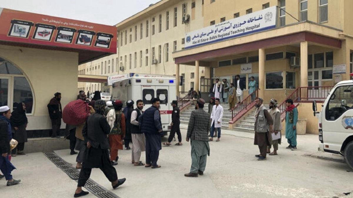 Afganistan'da okula bombal saldr: ki renci yaamn yitirdi