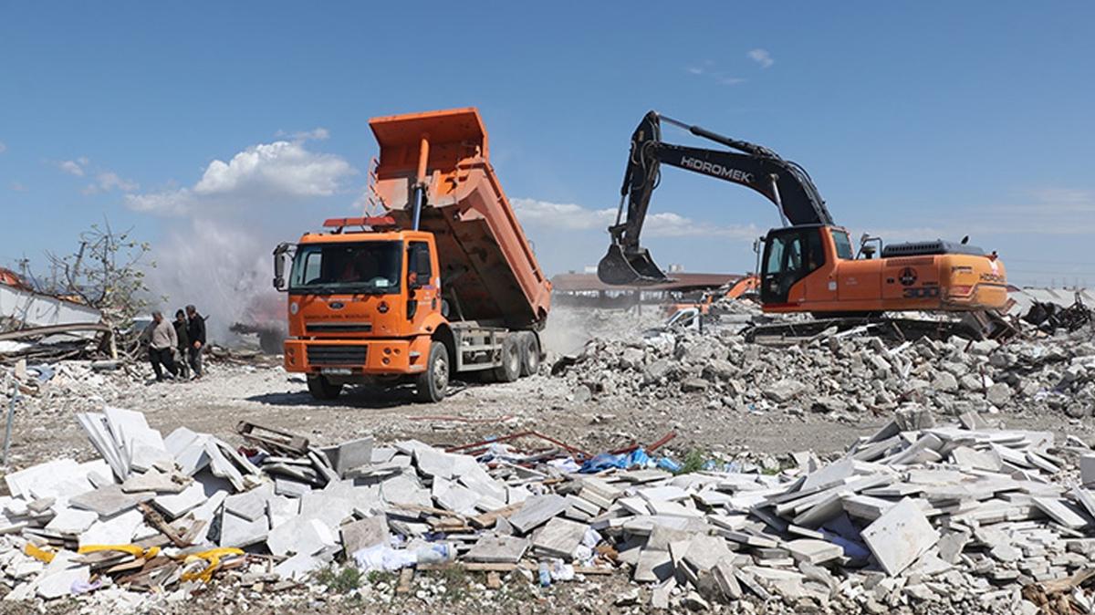 Hatay'da enkaz kaldrma almalar sryor