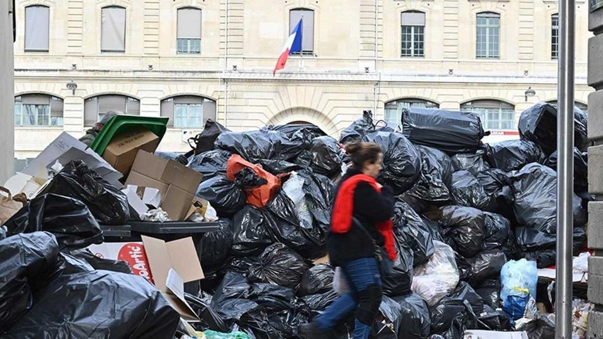 Paris çöp kentte dönüşüyor 13 Nisan kararını duyurdular