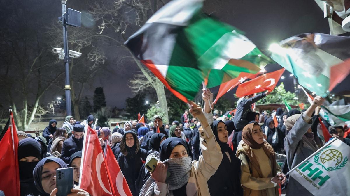 Fatih Camii'nde srail protestosu