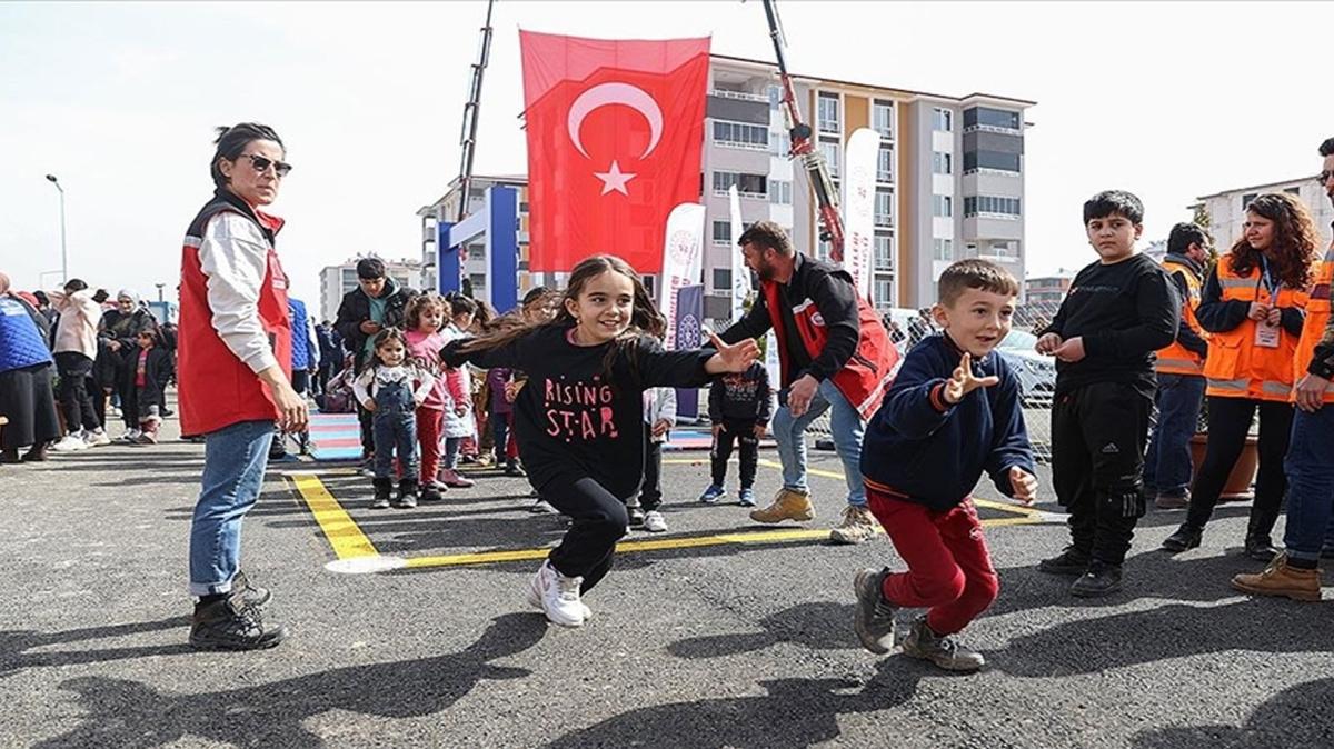 Refakatsiz 1783 ocuk ailelerine teslim edildi