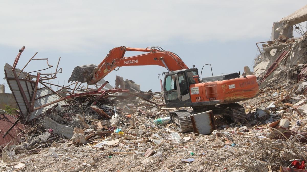 Hatay'da enkaz kaldrma almalar sryor