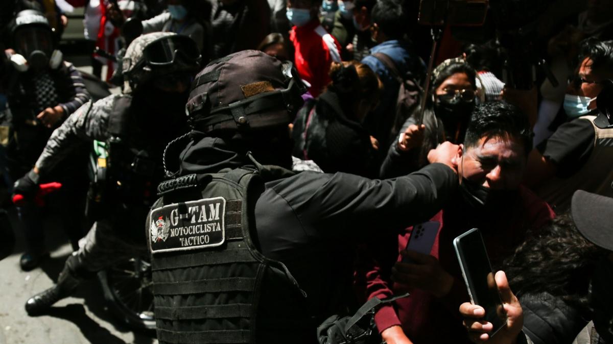 Bolivya'da retmenlerin protestosunda ortalk kart! Polis gz yaartc gaz kulland