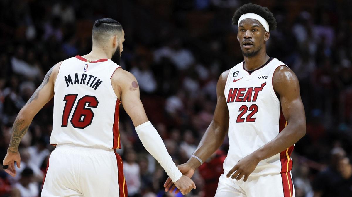 Heat ve Timberwolves NBA'de play-off biletini kapt