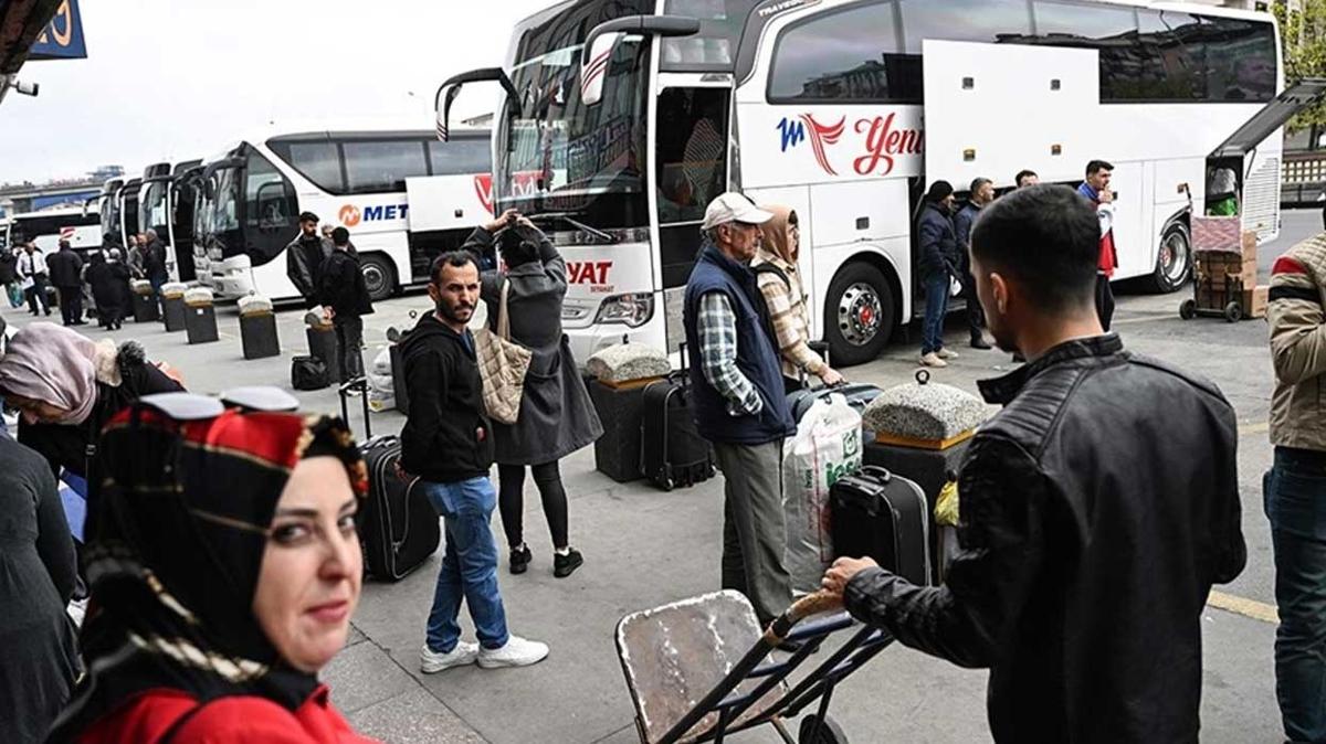 Bayram iin otobs biletleri tkendi, ek seferler dzenlendi