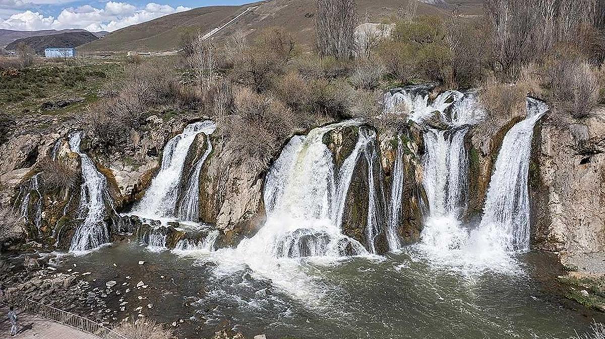 Yalar Muradiye elalesi'nin debisini ykseltti 