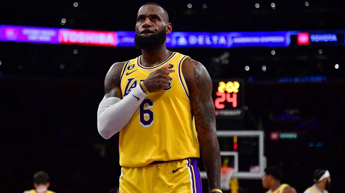 Lakers seriyi 3-1 yapt, LeBron kariyer rekorunu krd