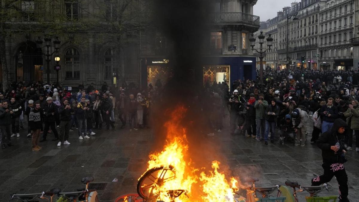 Avrupa bakentlerinde protesto ve kaos