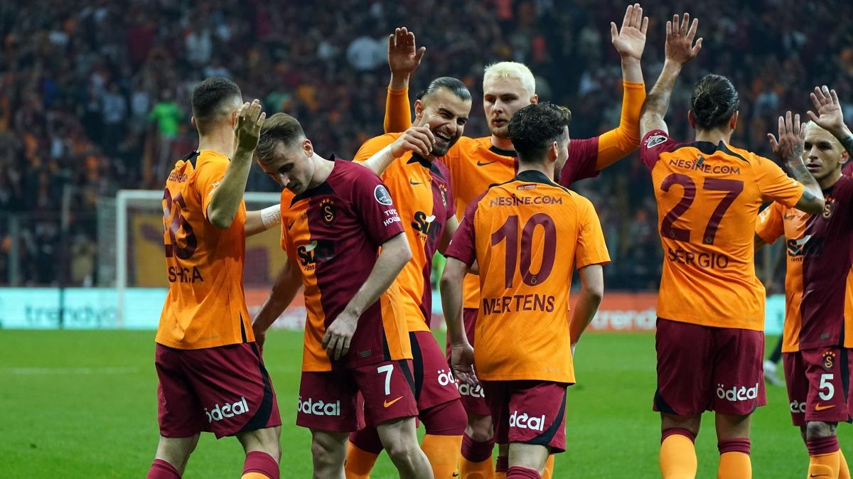 Galatasaray'da 5 isim kart snrnda