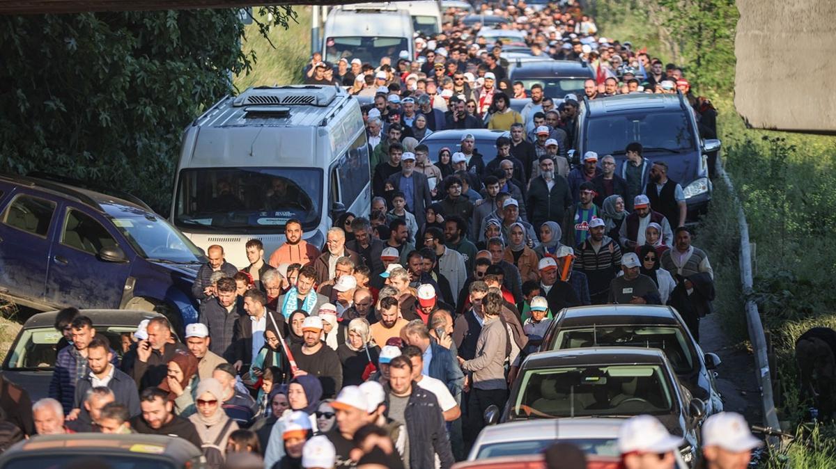 stanbul trafiinde "Byk stanbul Mitingi" dn younluu