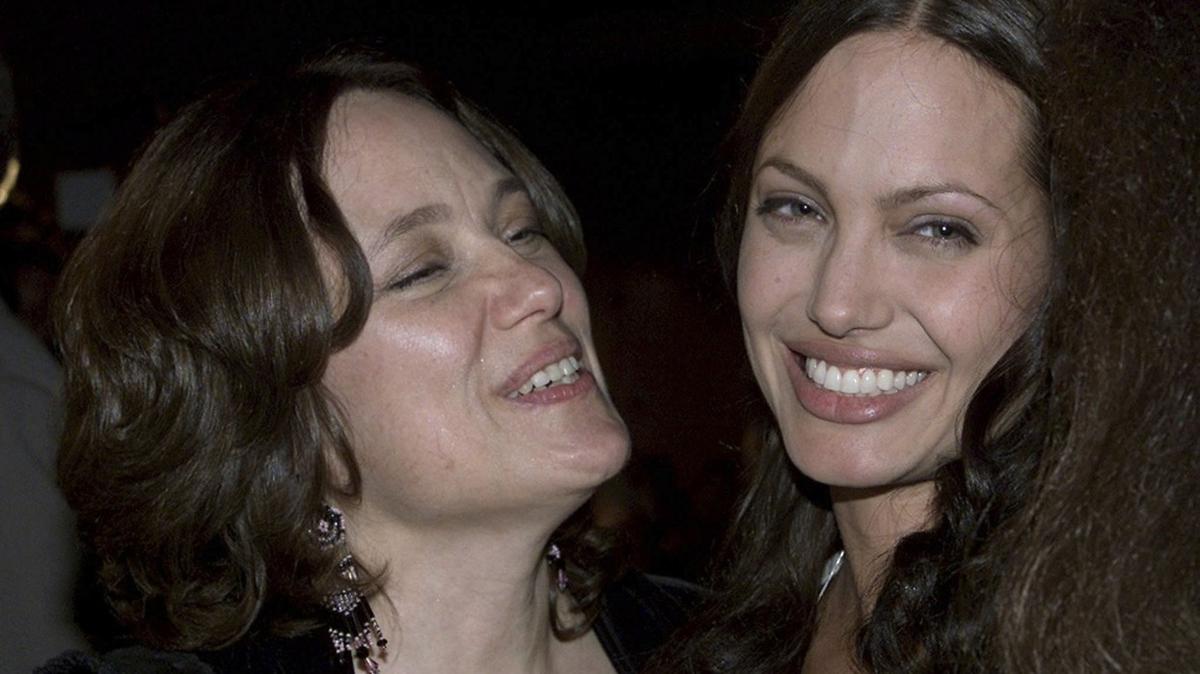 Angelina Jolie paylam ile duygulandrd: Annem yaasayd 73 yana girecekti