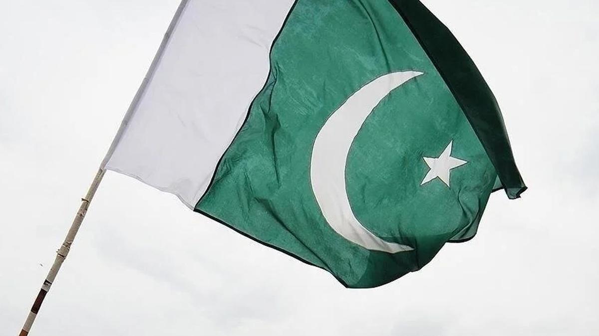 Pakistan'da eyalet ynetimlerinden orduya ar