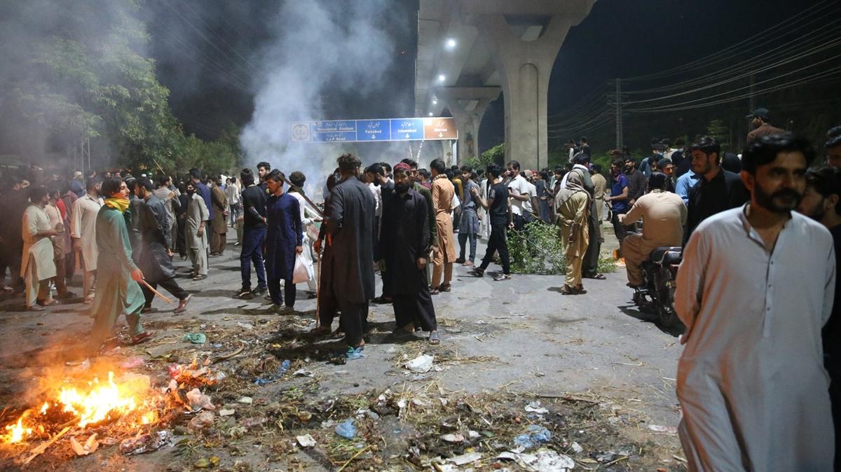 Pakistan'daki protestolarda 1 kii hayatn kaybetti