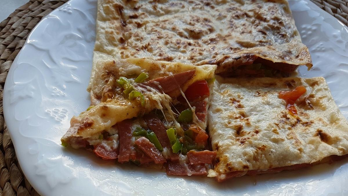 Pizza lezzetinde gzleme tarifi! Pf noktas krep hamurunun 3 dakika rplmas