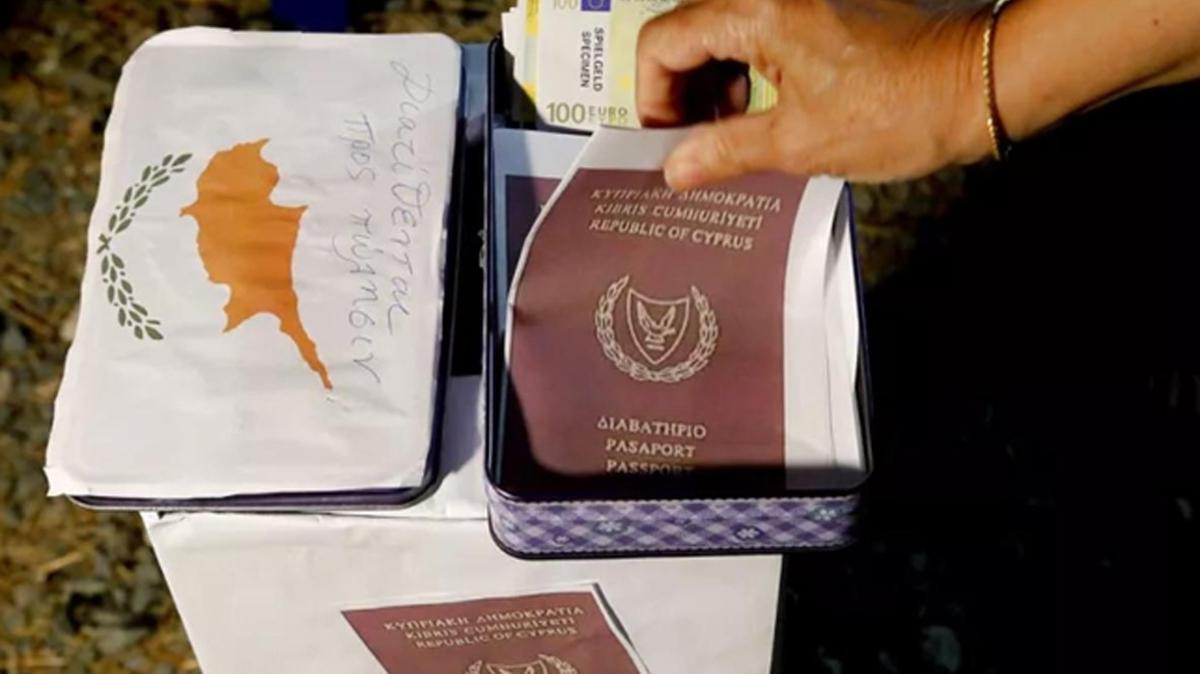 Ruslara kt haber: 'Altn pasaportlar' iptal oluyor