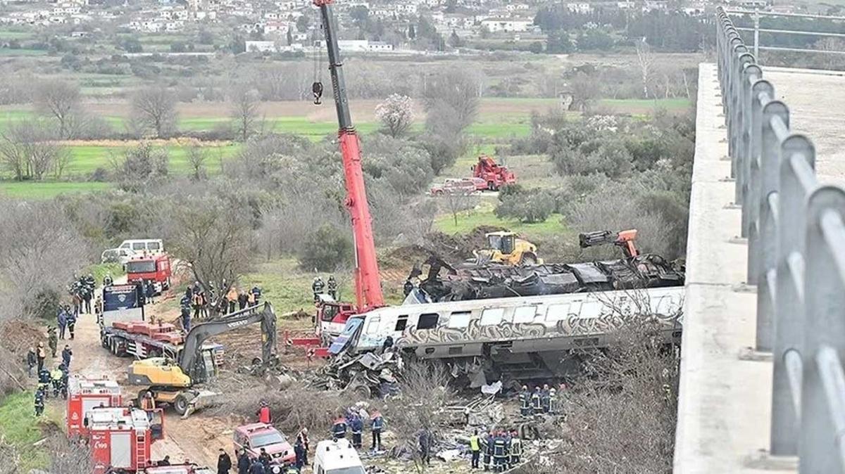 Yunanistan Babakan Miotakis'e tren facias davas