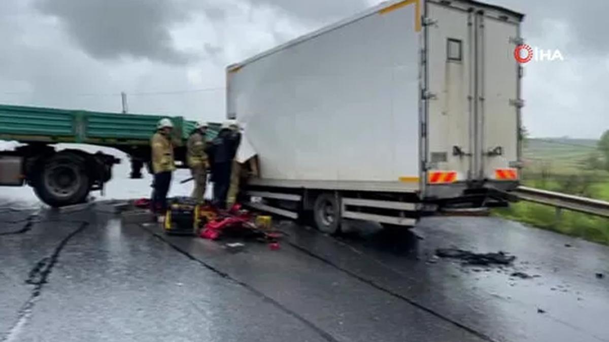 stanbul'da feci kaza: Yol trafie kapand