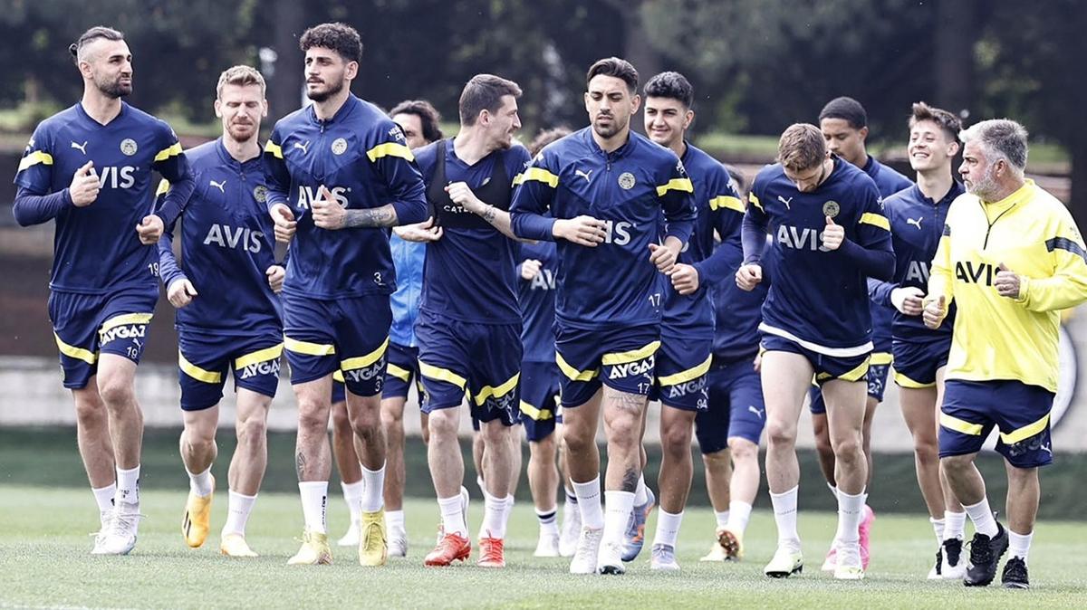 Fenerbahe'de Sivasspor mesaisi devam ediyor