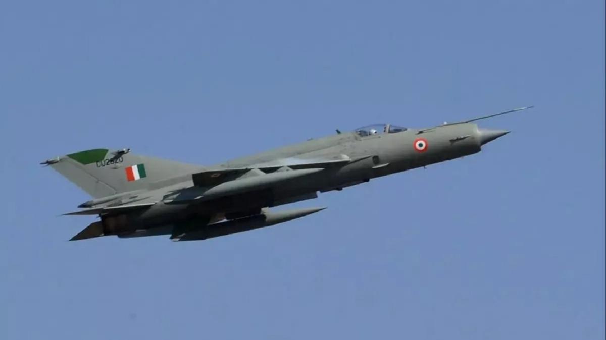 Hindistan'dan MiG-21 karar! 50 sava uan geici olarak yere indirdi