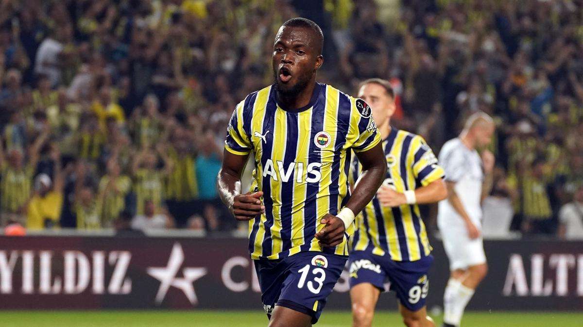 Enner Valencia kralla ilerliyor