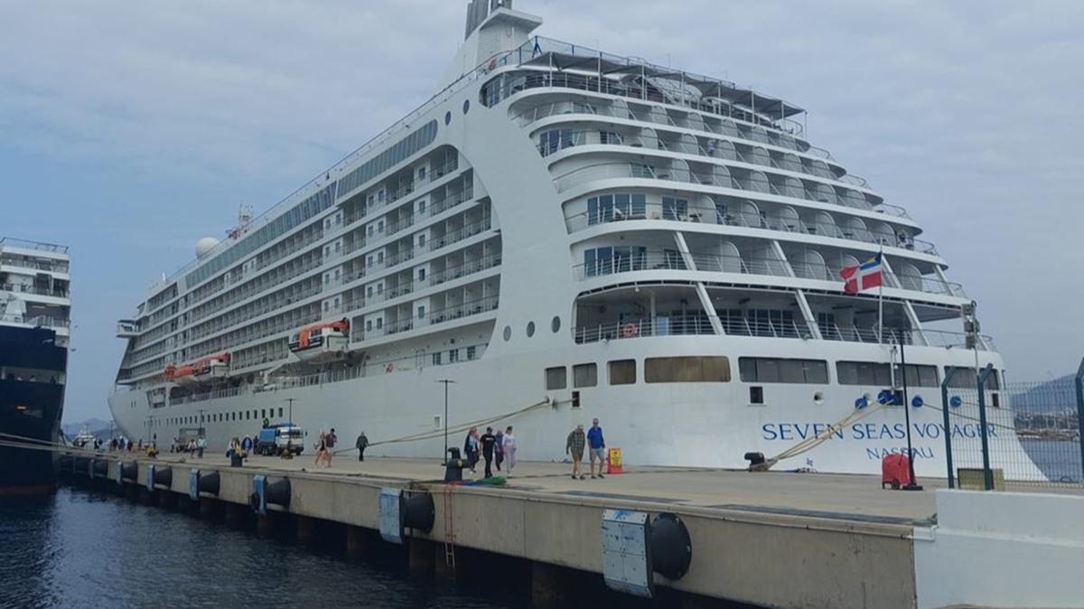 Seven Seas Voyager gemisi ile 588 turist Bodrum'a geldi