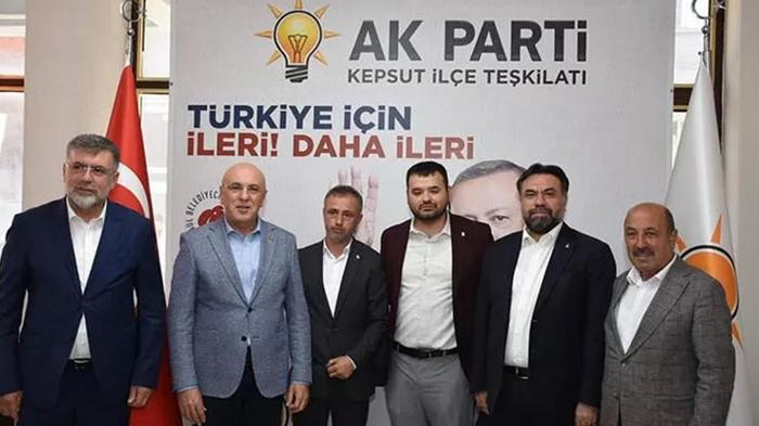 İYİ Partili Başkan Istifa Edip AK Parti'ye Katıldı: Doğru Adamla Doğru ...