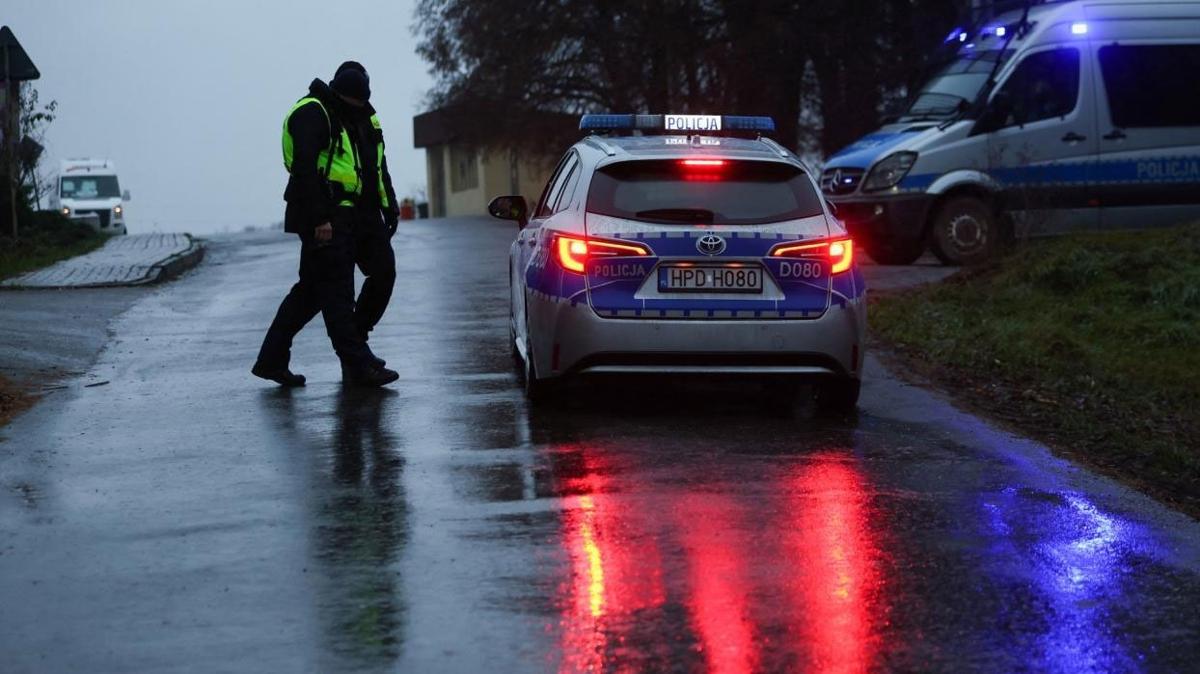 kinci Dnya Sava'ndan kalma 250 kiloluk bomba panie yol at