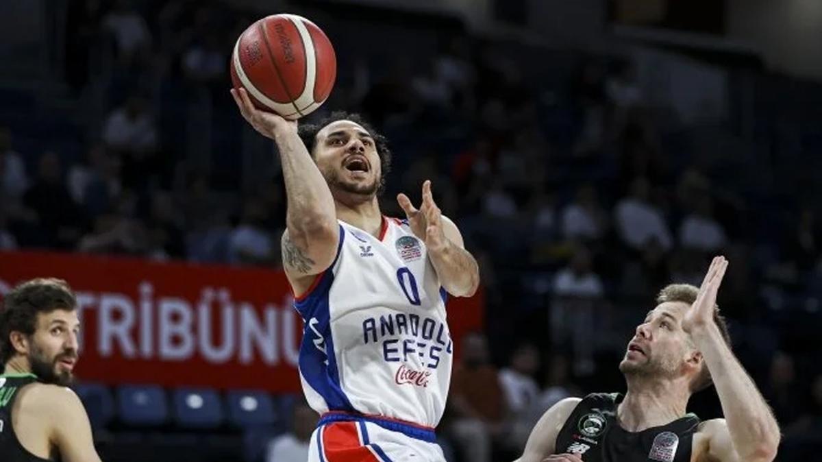 Anadolu Efes seride 1-0 ne geti