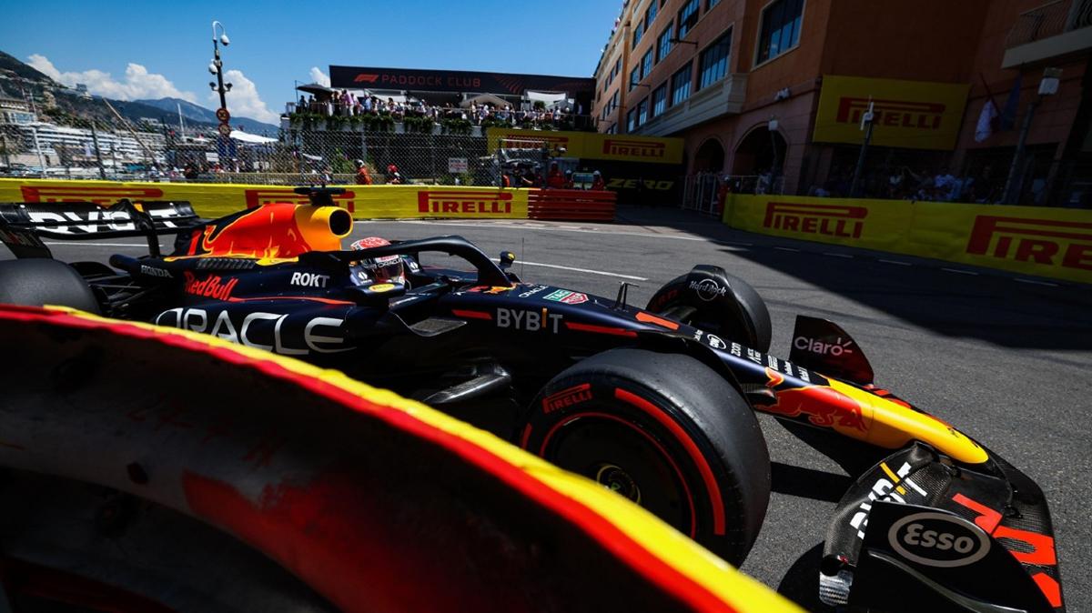 Max Verstappen Monaco'da polede