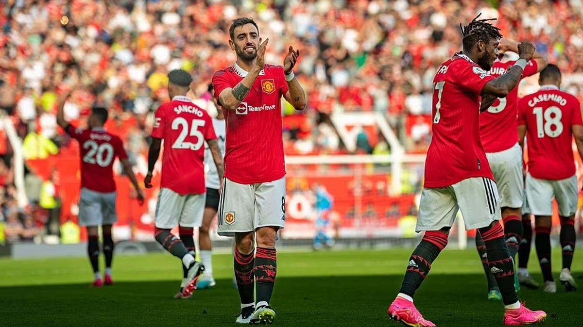 Manchester United sezonu galibiyetle noktalad