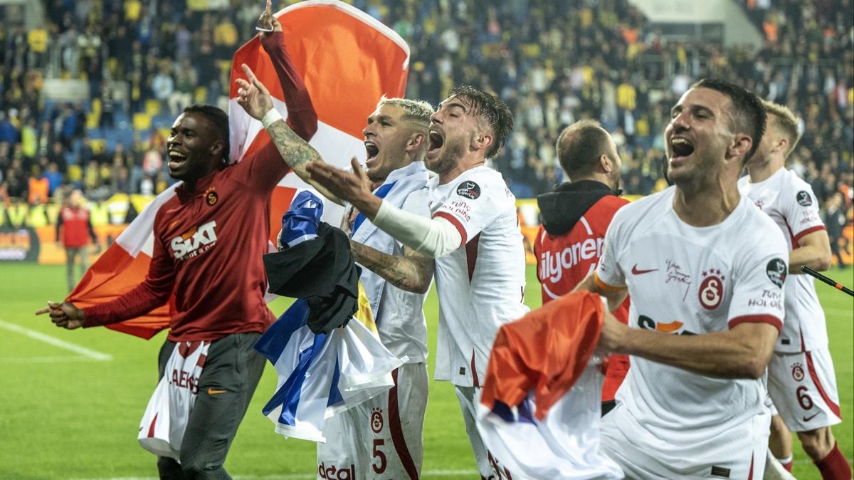 ampiyon Galatasaray'a Bakan Kasapolu'ndan tebrik mesaj