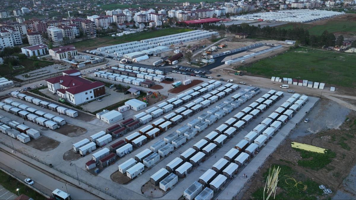 Çekmeköy Konteyner Kent Yaşam Alanı'nda 350 konteynere çatı yapıldı