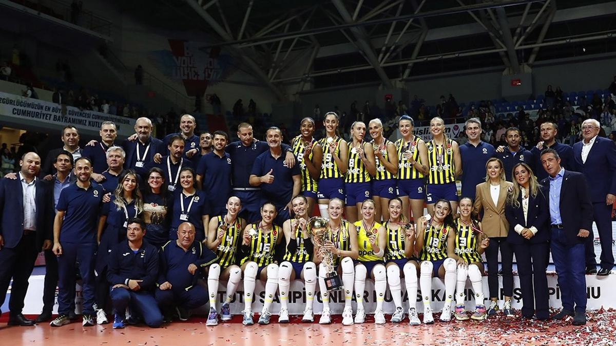 Fenerbahe Opet'te yaprak dkm! 4 ayrlk birden