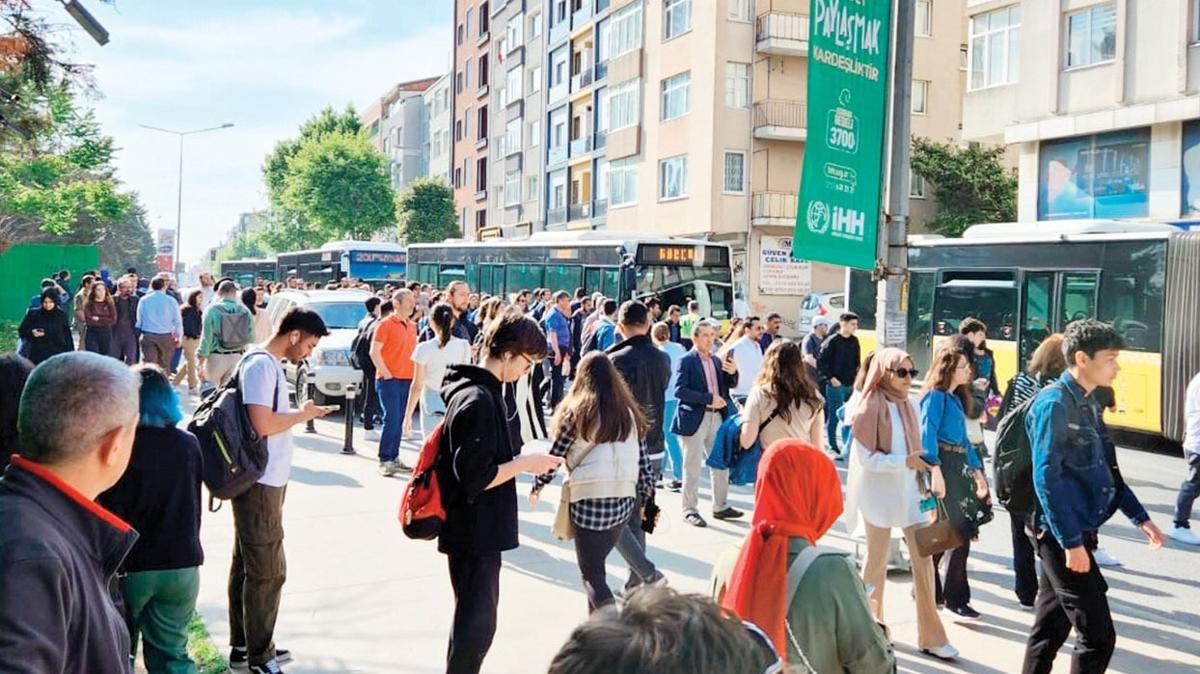 stanbullunun metro ilesi bitmiyor! Ekrem kuliste, metro yolcusu isyanda