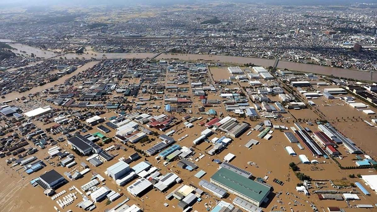 Japonya'da Mawar tayfununa kar takn ve heyelan uyars