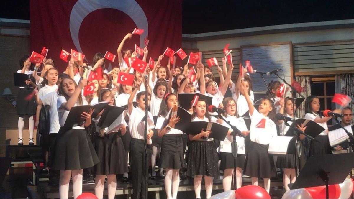 TRT Erzurum Mdrl ocuk Korosu'ndan sene sonu konseri