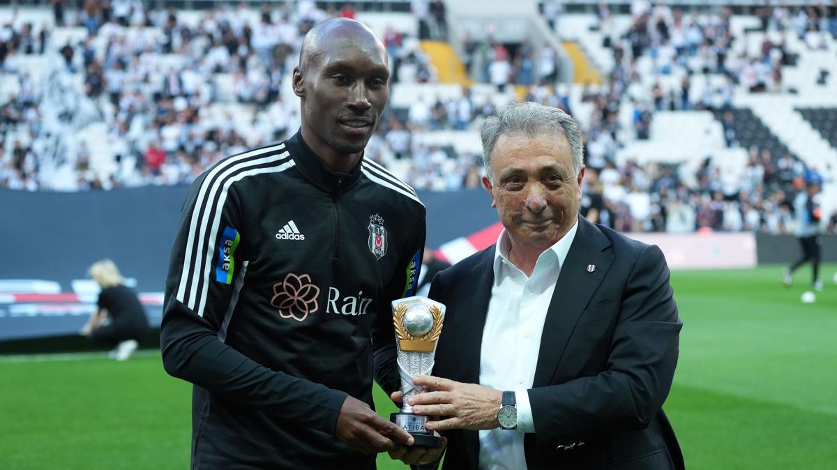 Atiba Hutchinson'dan duygusal veda aklamas!