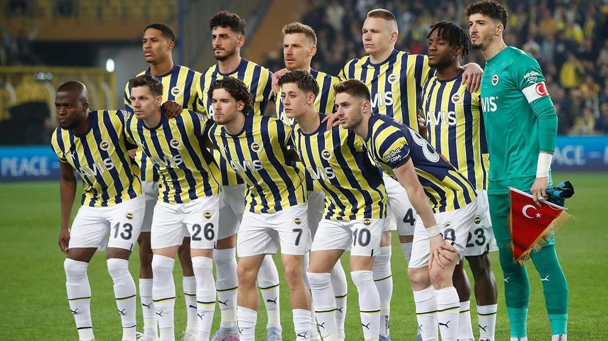 Fenerbahe'den futbolculara kupa motivasyonu! Ynetim harekete geti