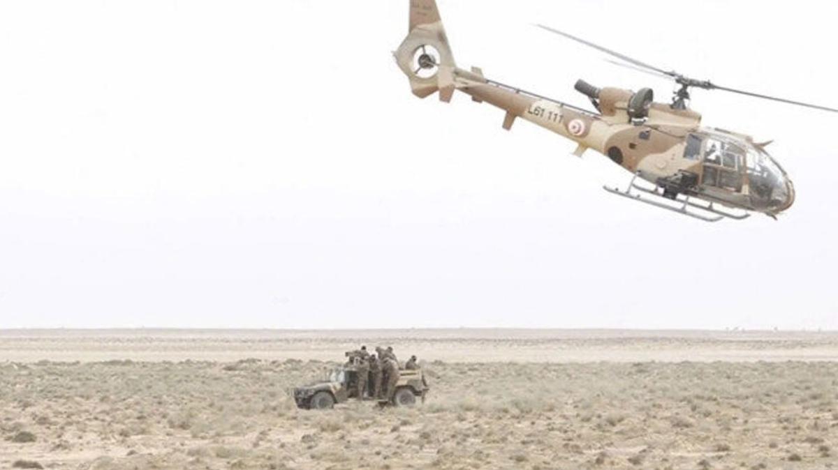 Tunus'ta denize den askeri helikopterdeki 2 mrettebatn daha cesedine ulald