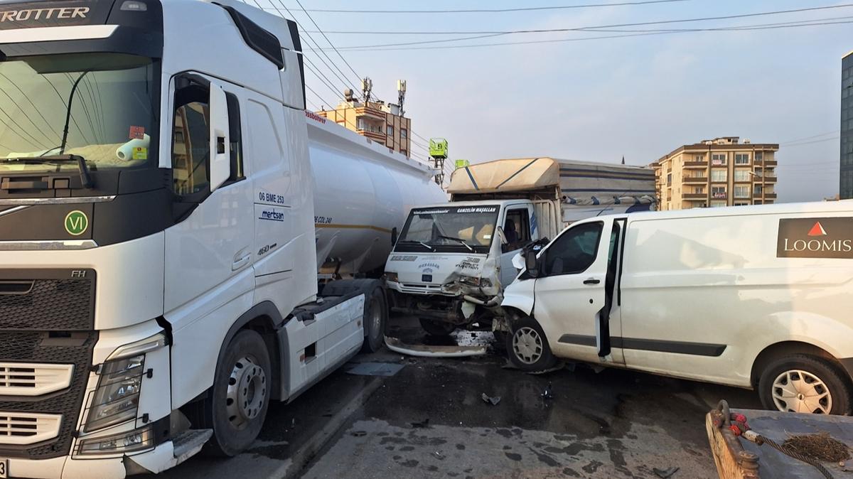 Mersin'de zincirleme trafik kazas: 11 kii yaraland