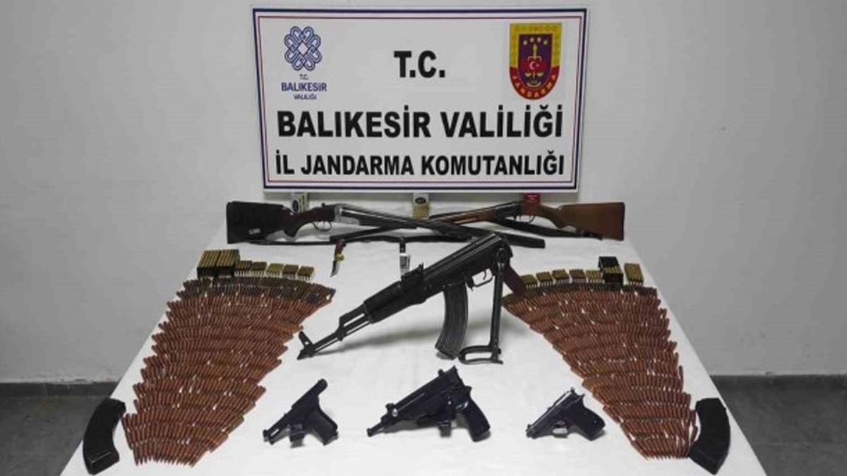 Balkesir'de jandarma basknndan cephanelik kt