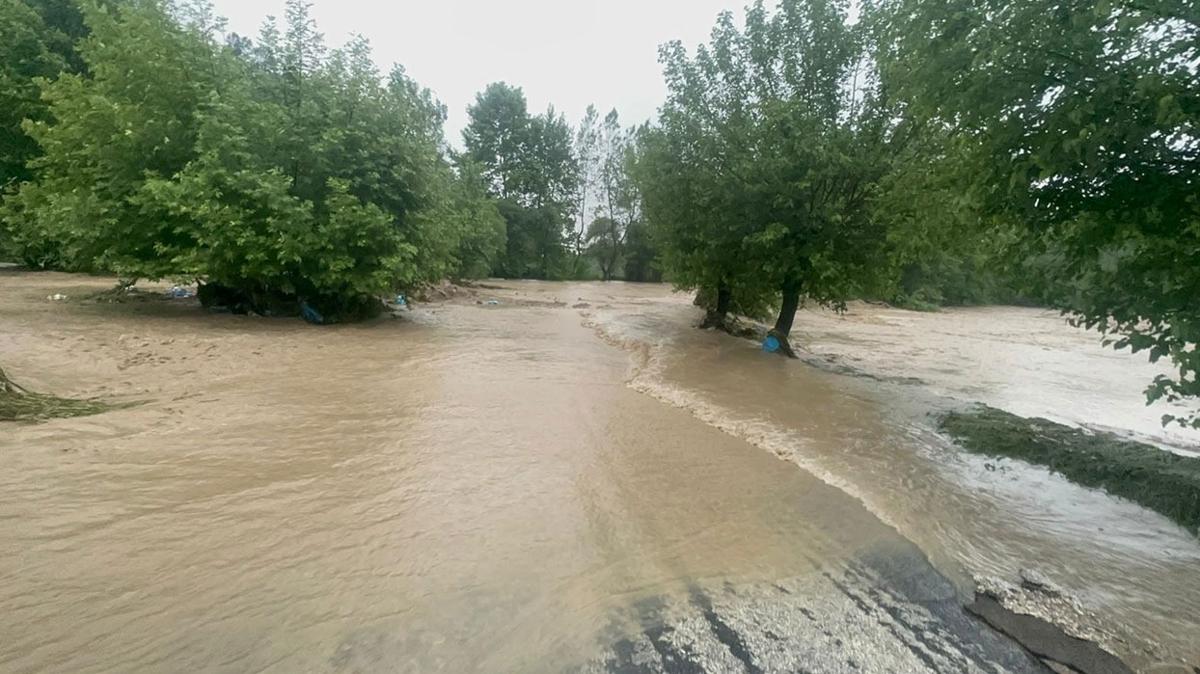 Kahramanmara'ta iddetli ya sel ve taknlara neden oldu