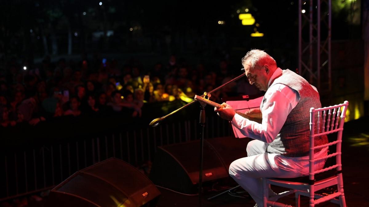 Yavuz Bingl Ak Veysel'i anma konserinde Gaziantep'te sahne ald