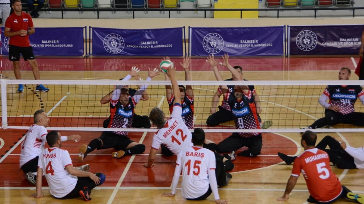 Oturarak Voleybol'da Altn Lig ampiyonas balad