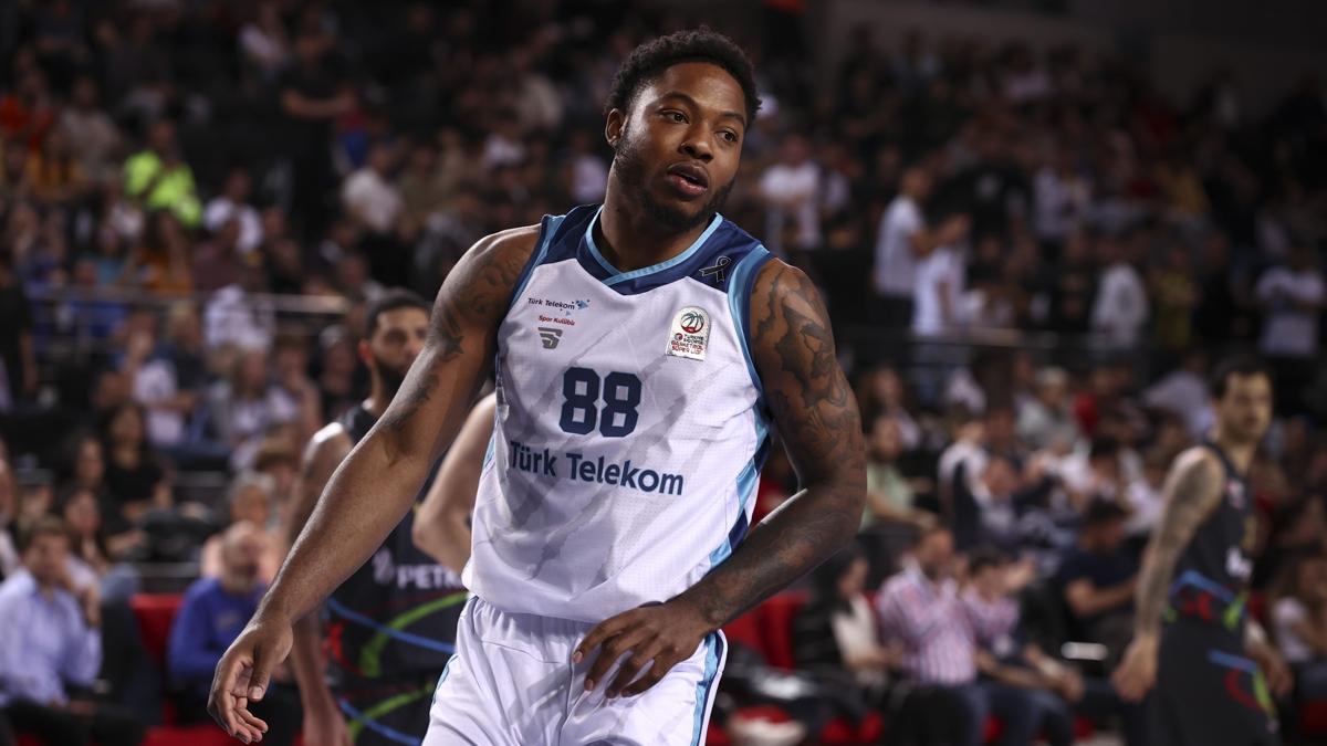 Anadolu Efes, Tyrique Jones'u kadrosuna katt