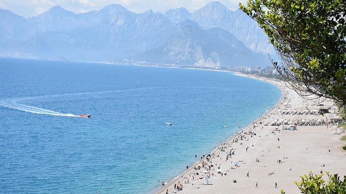 Antalya'ya hava yoluyla gelen turist says 5 milyonu at