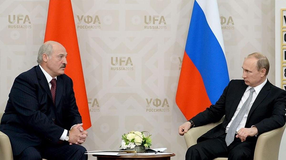 Putin ile Lukaenko grt