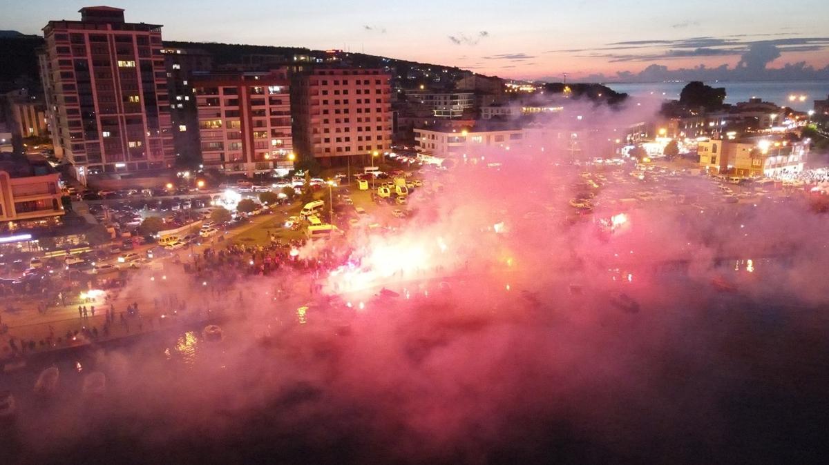 Samsunspor kurulu yl dnmn kutlad