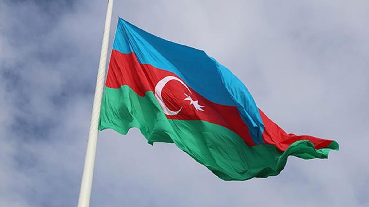 Azerbaycan'dan vatandaşlarına Fransa uyarısı